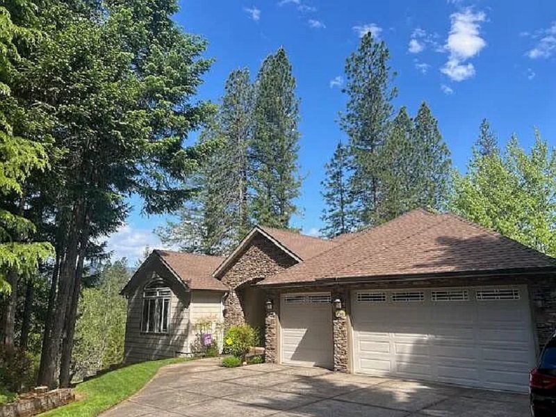 Stunning Home With Beautiful Views