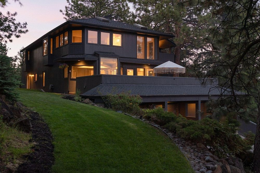 This 1970’s West Hills Stunner Is Made For Good Times