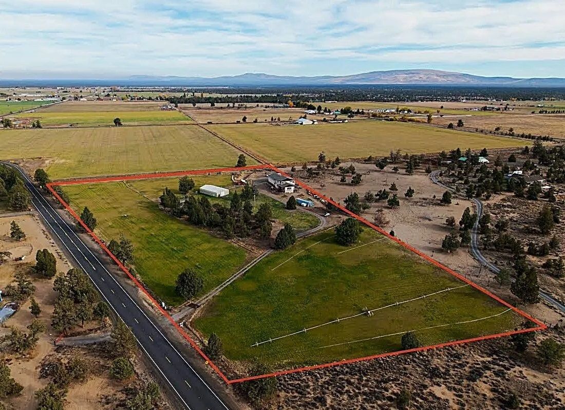 Custom Horse/Cattle Ranch On 9.9 Acres With Irrigation & Ideal Location!