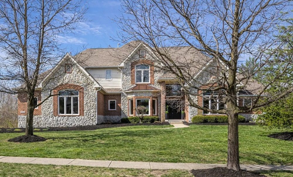 Elegance & Comfort In Luxury Home