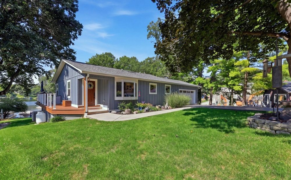 Heritage Lake Waterfront Living At Its Best