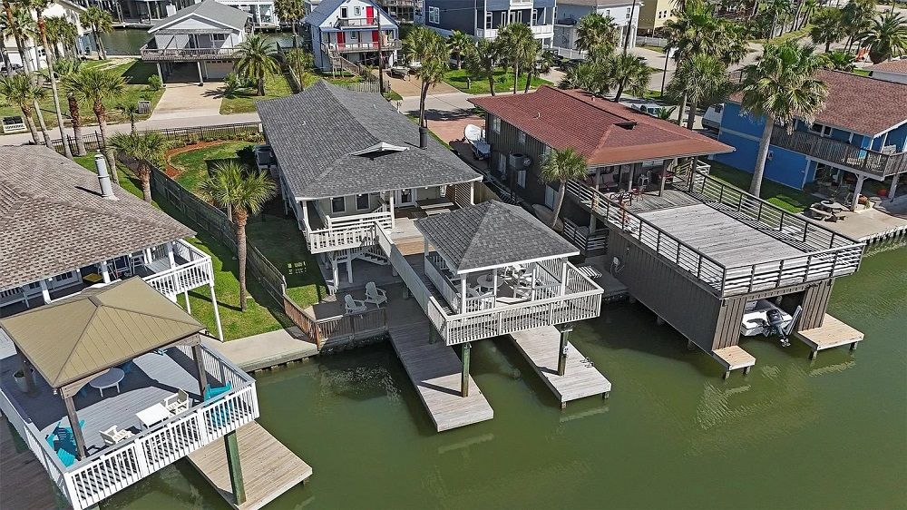 Backyard Boating Or Walk To The Waves
