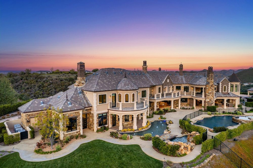 Stunning Estate With Scenic Views
