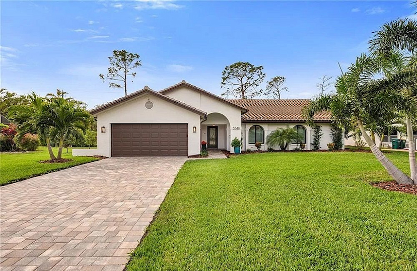 Exceptional Florida Living! Golf Immediately!