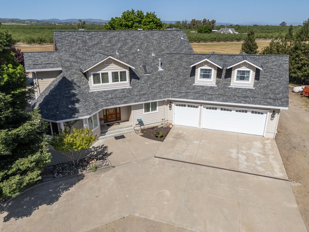 Beautiful Custom Home In The Country Just An Hour North Of Sacramento On I-5