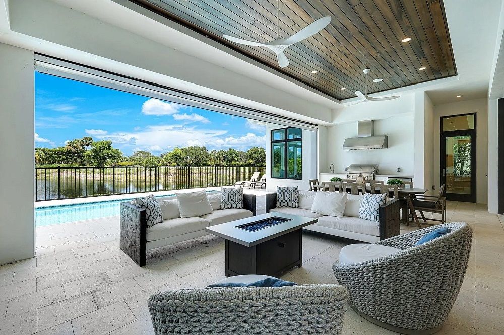 Designer Curated Home With Immediate
