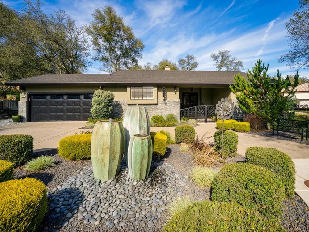 6444 Via del Cerrito