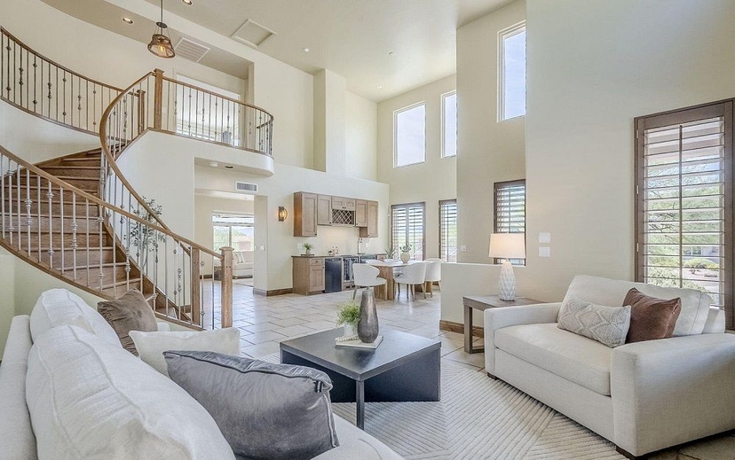 5295 N Sunset Shadows Pl