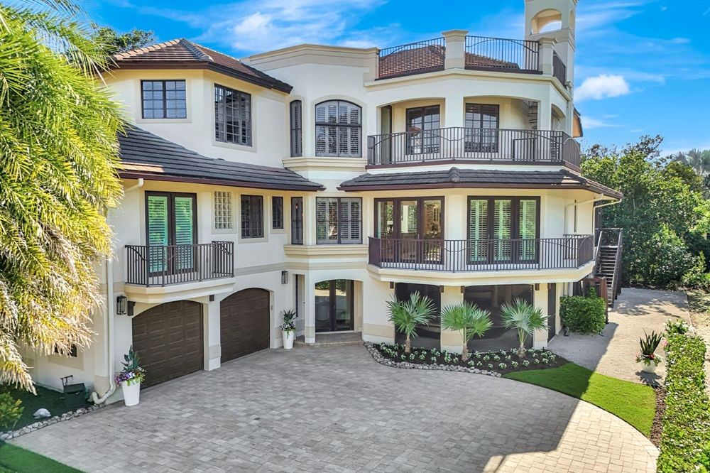 Designer-Curated Retreat In Hideaway Beach On Marco Island