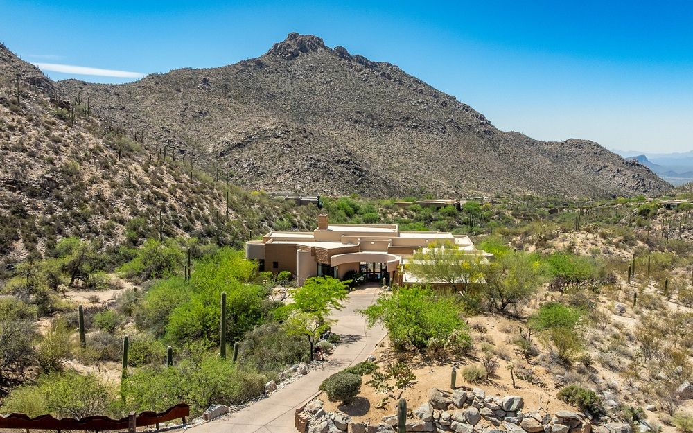 Spectacular Location & Views In Canyon Pass