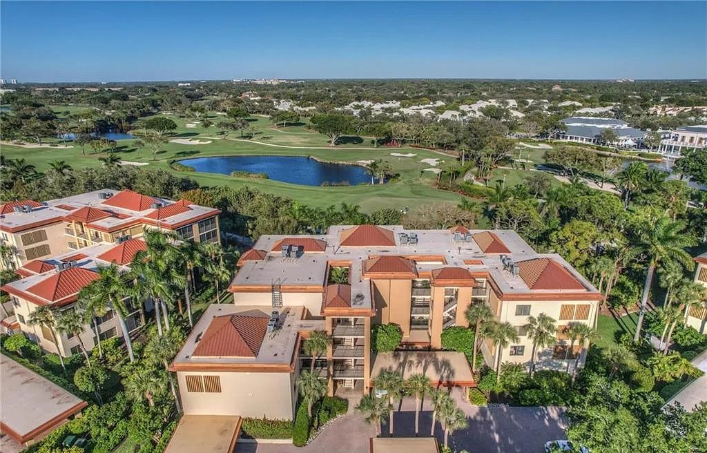 Interlachen, Pelican Bay