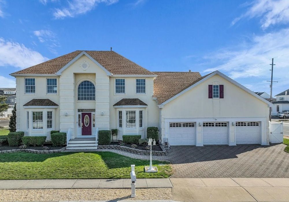 Refined Coastal Island Living
