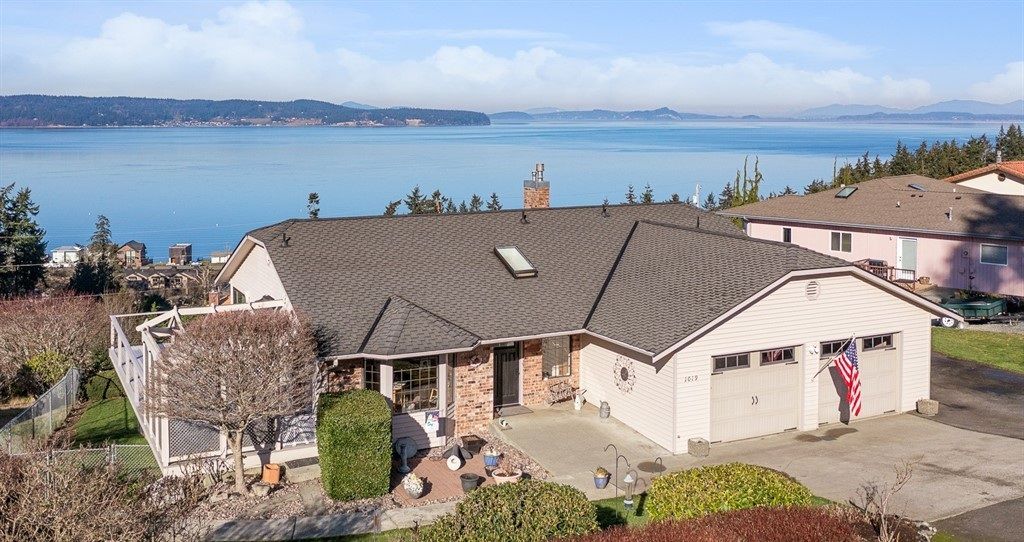 1019 Aqua Vista Lane