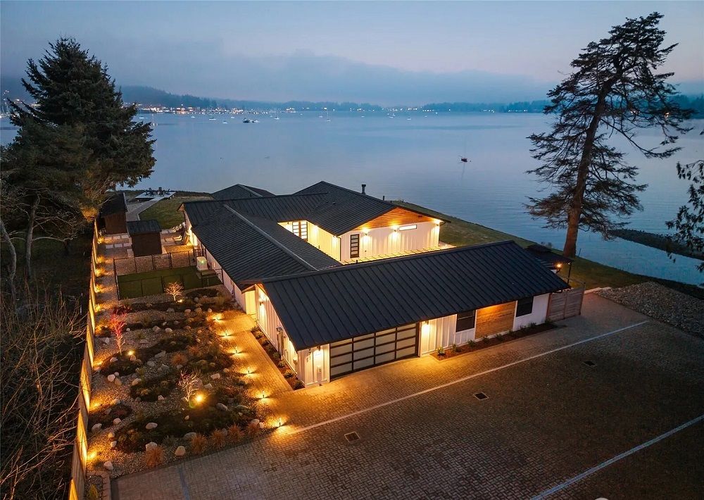 Iconic Liberty Bay Estate