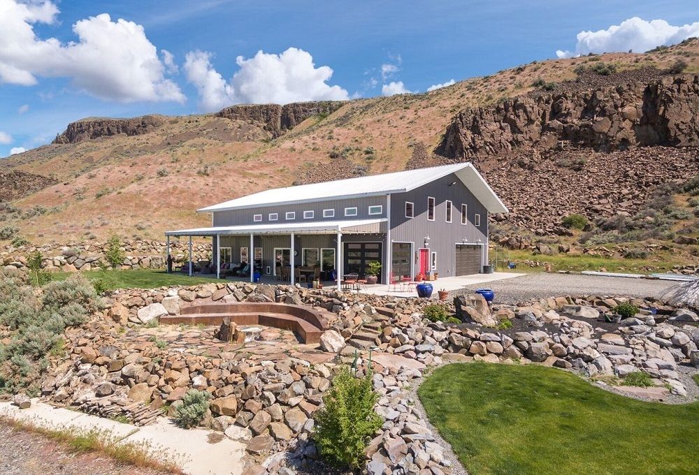 Spectacular River & Lake Views!