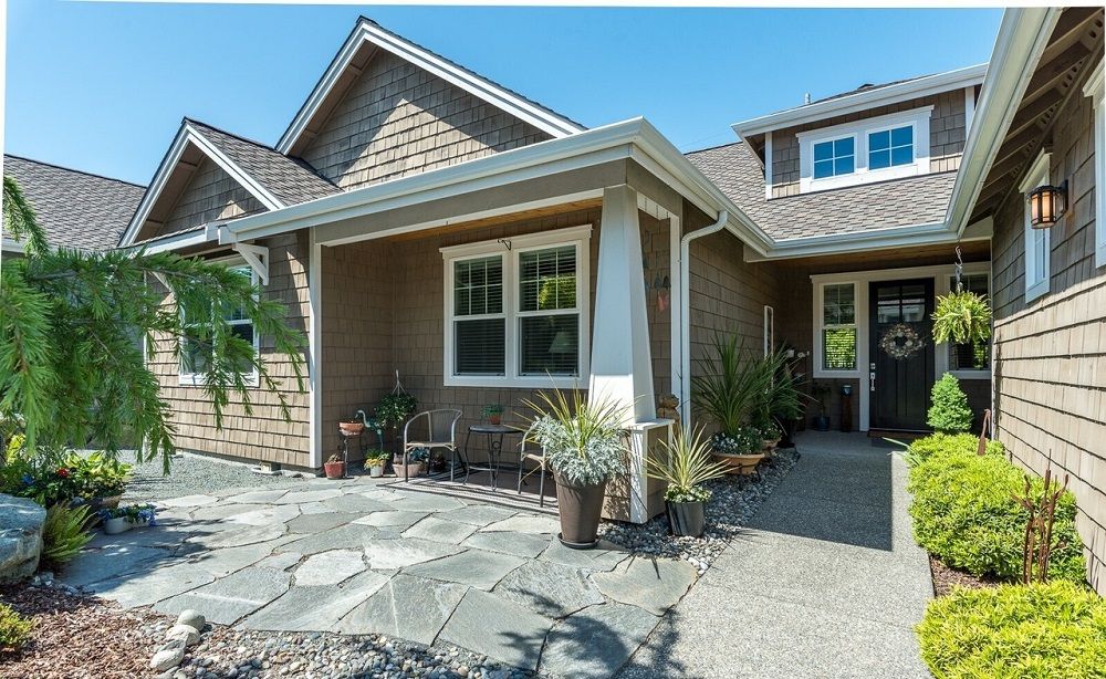 Peaceful Craftsman Living