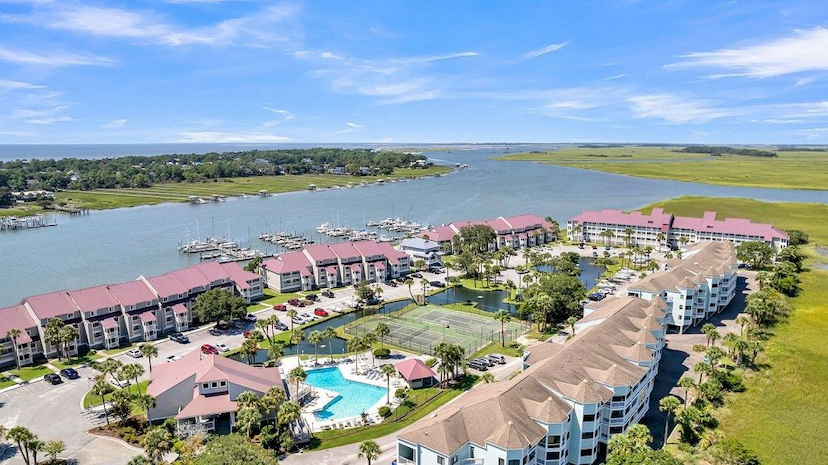 100 W Mariners Cay Dr