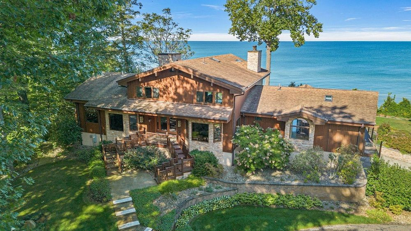 The Pinnacle Of Lakeside Living