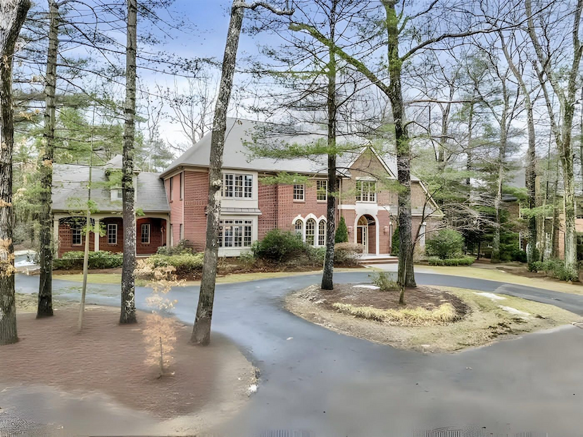 Exquisite Estate With Indoor Pool In Devonwood.