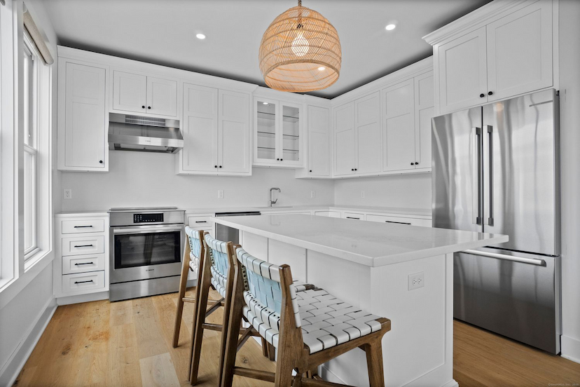 Penthouse Living In Niantic Village