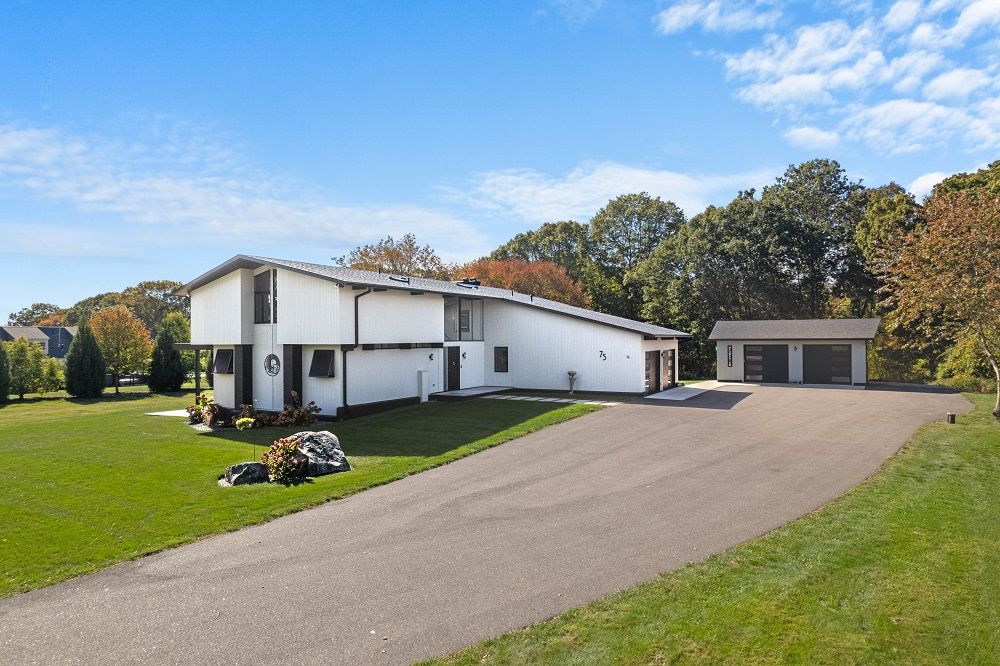 Refined Coastal Living And Luxury