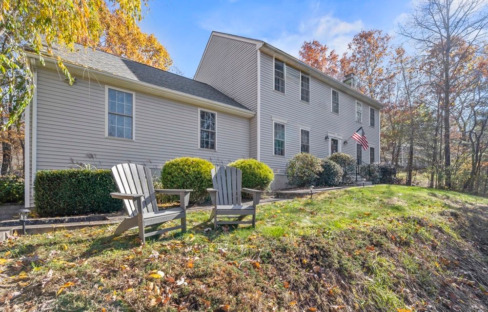 20 Mohegan Lane