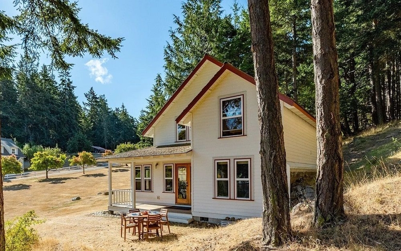 Iconic Decatur Northwest Beach House