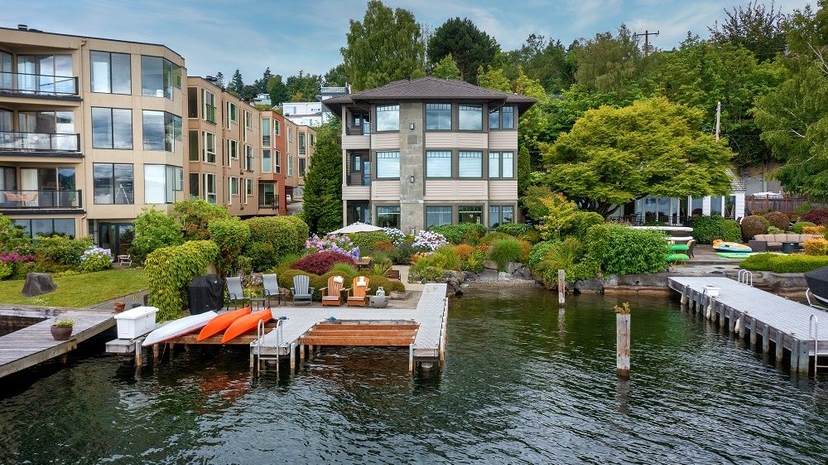 Leschi — The Perfect Lock-And-Leave Waterfront Retreat!