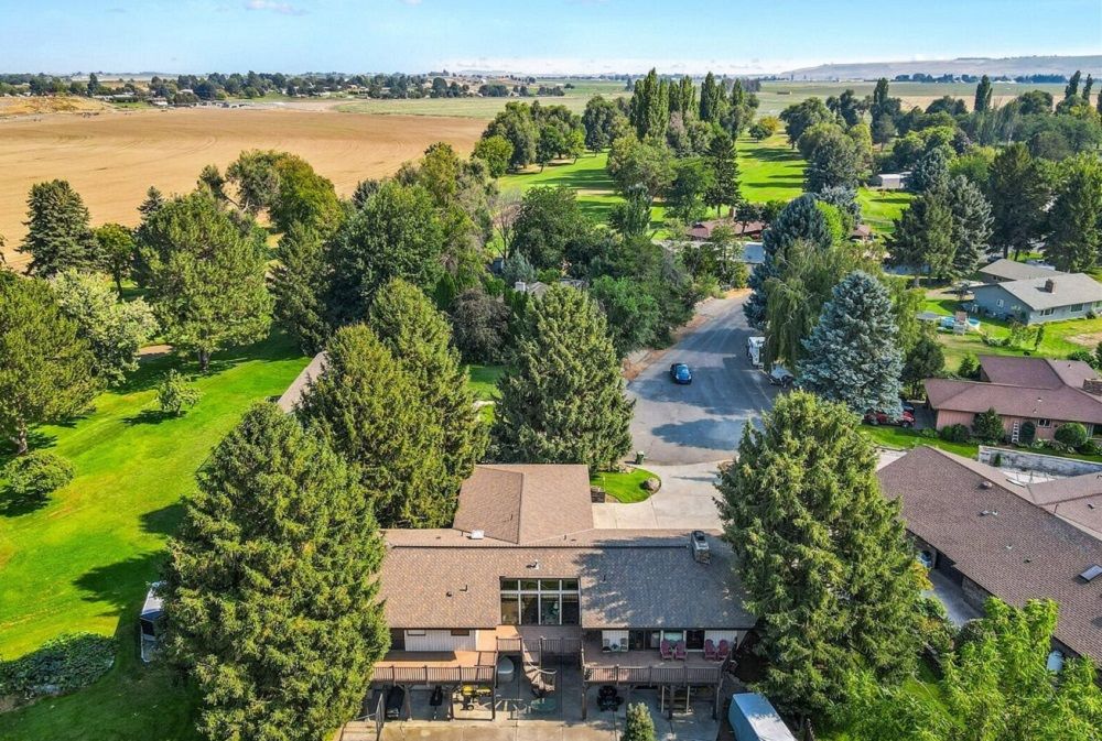 826 S Skylark Way