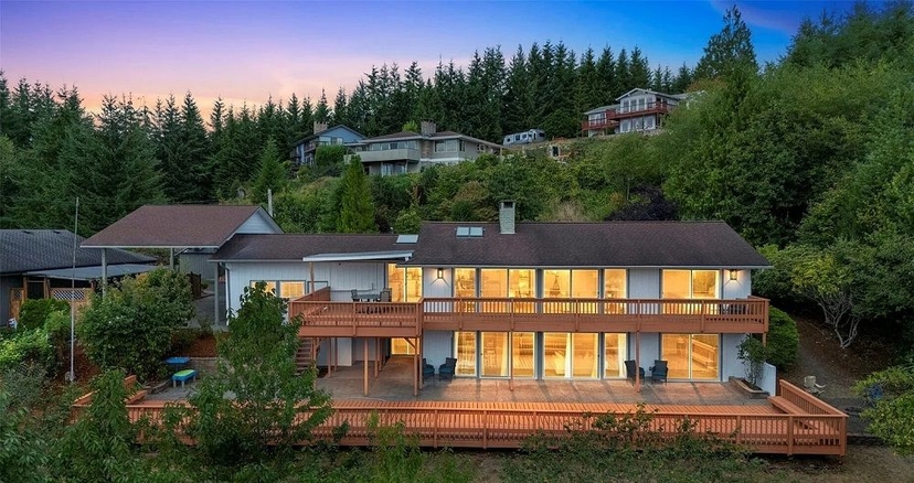 Beautifully Updated Home With Expansive Views In Scenic Montesano