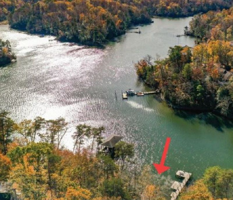 A Must-See Custom Home. Offers Lots Of Natural Light, Creek Views And Sailboat-depth Water!