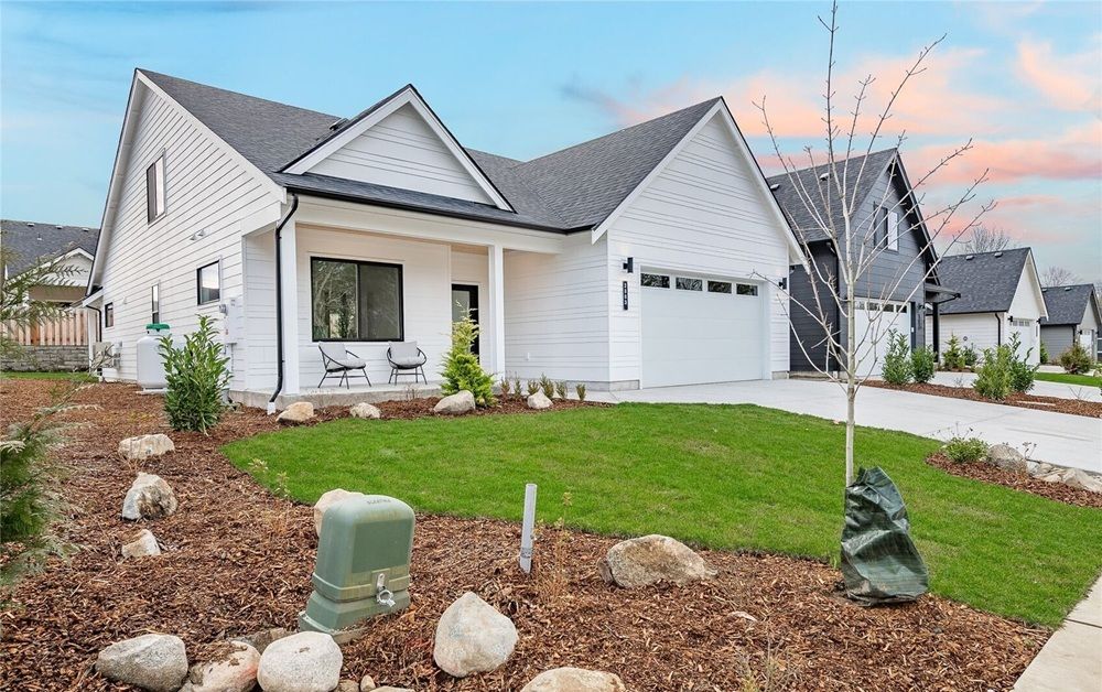 2883 Oleander Lane