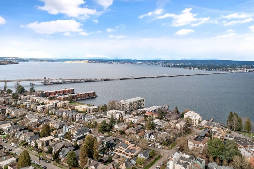 Madison Park Townhome With Views