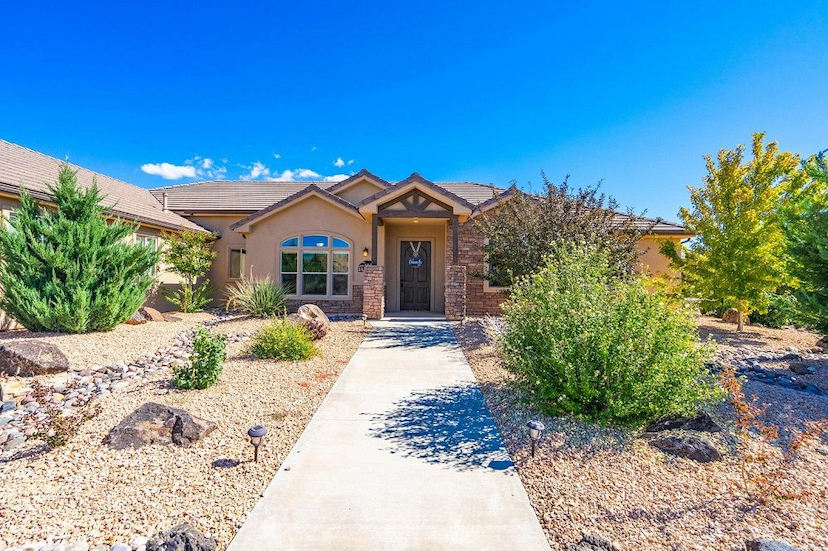 1542 N Canyon Trails Drive