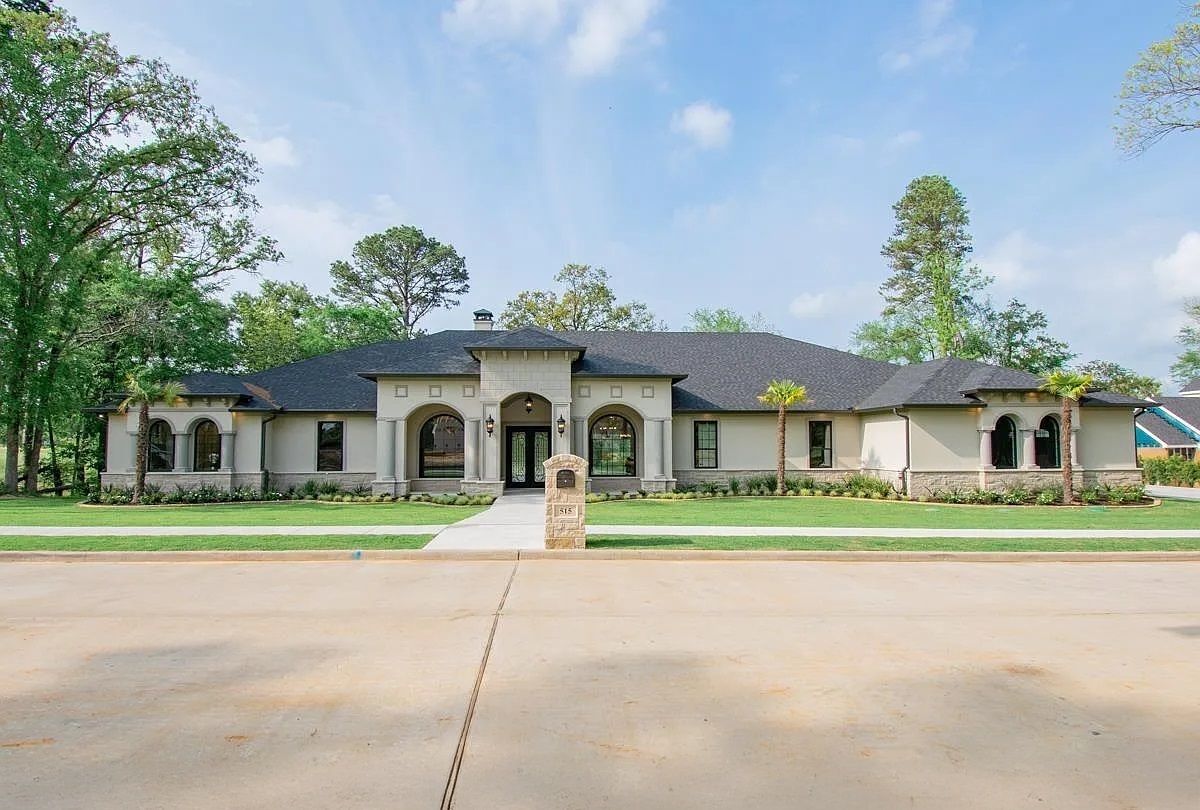 Immaculate Home In Eagle Bluff Fairview Estates