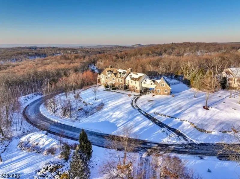 28 Forest Hill Dr