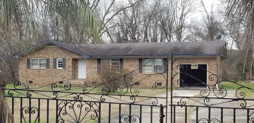 Country Living Near Lakes Marion & Moultrie