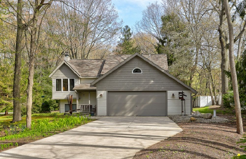 Lakeside Living In Eagle Crest