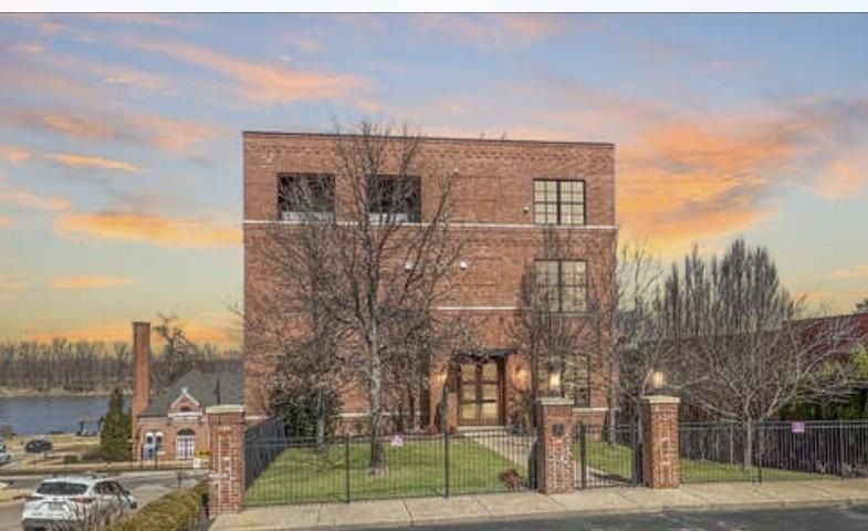 A Kansas Dream Home & Hanger On Yoder Airpark