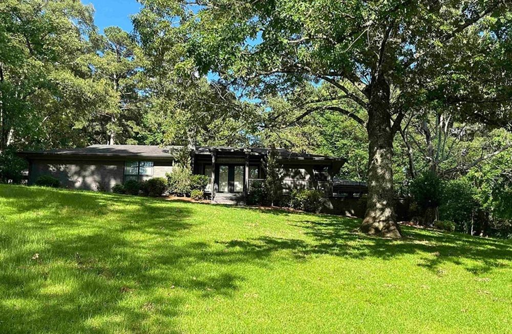 Spectacular Outdorsman Home