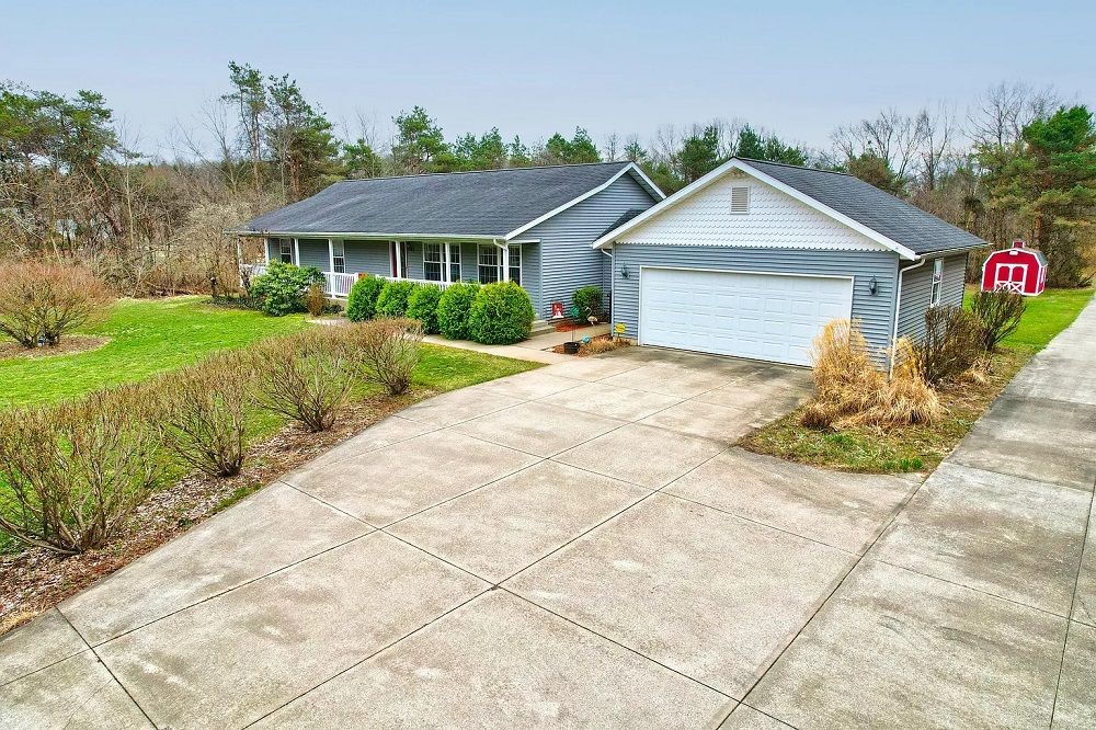 Lovely Seclusion & Quality Constructed Ranch