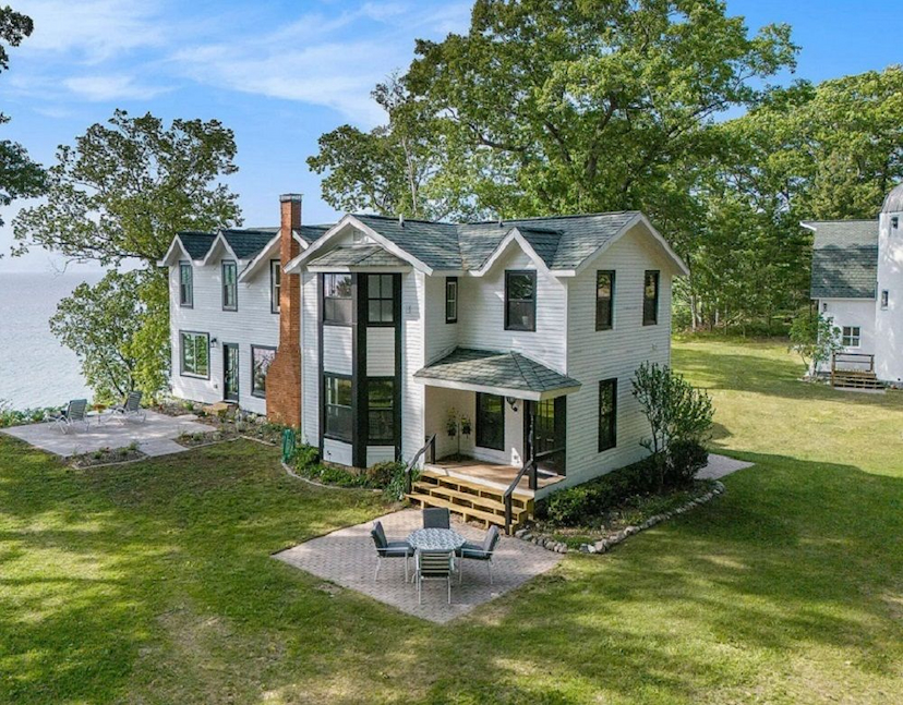 Welcome To The Lake Michigan Farmhouse