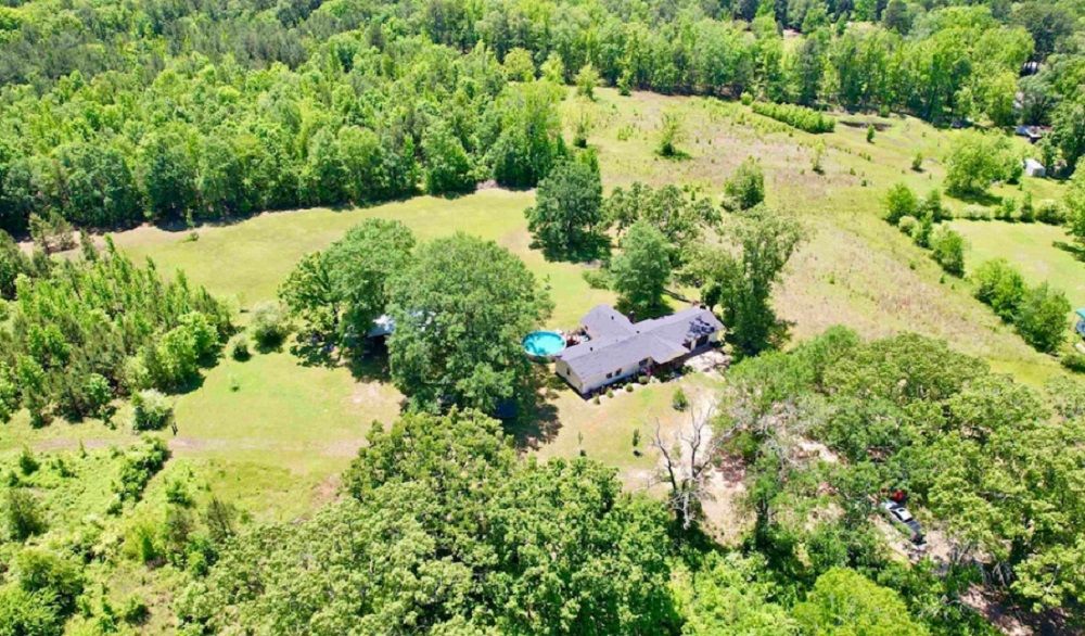 Dreaming Of Country Living? Here's Your Chance!