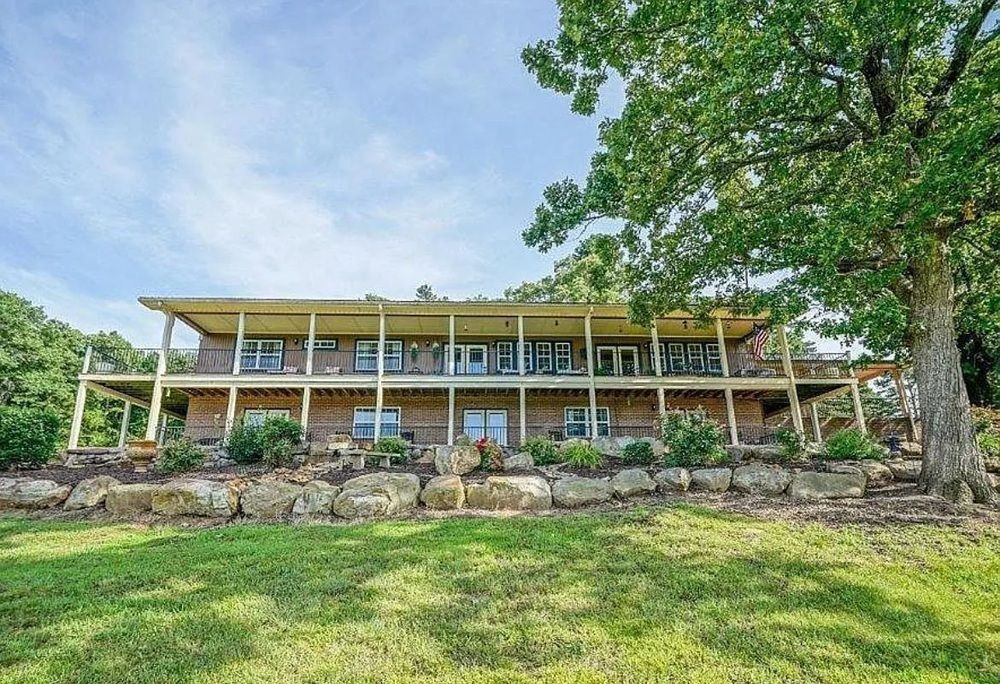 Luxury Country Estate With Endless Outdoor Adventure On 93± Acres