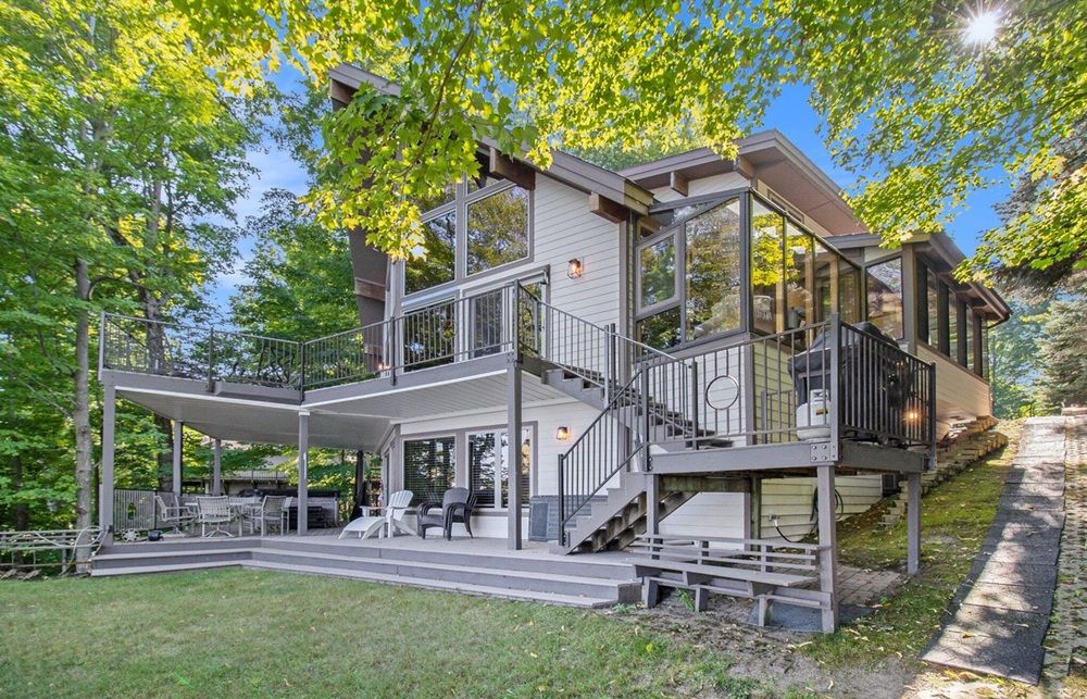 Hamlin Lake Waterfront Retreat