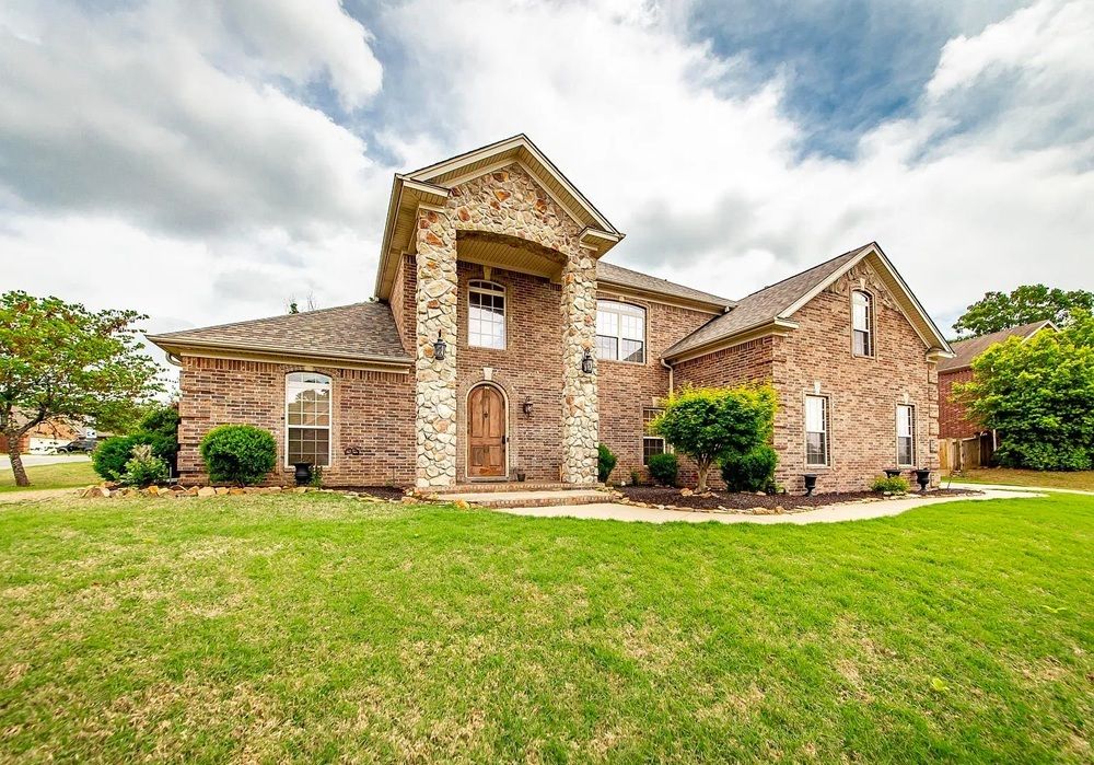 1916 Oakbrook Drive