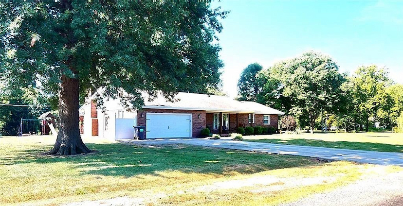 904 Davies Ln