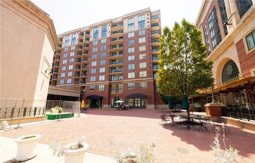 Downtown Richmond Condo!!