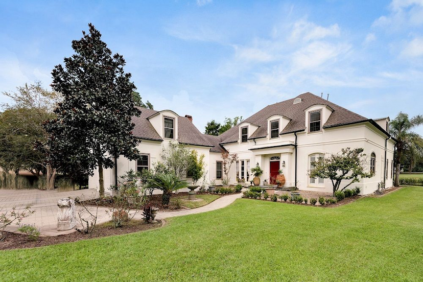 Elegant Golf Course Home With Water Views