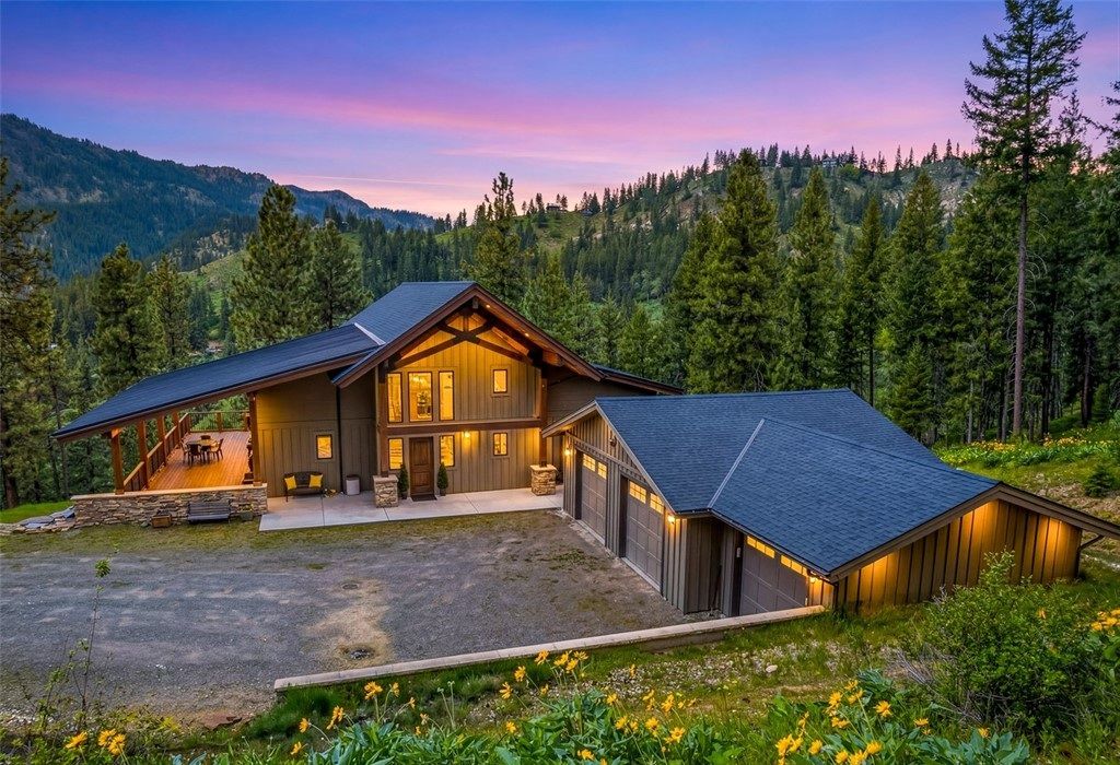Timeless Mountain Retreat Near Downtown Leavenworth Home